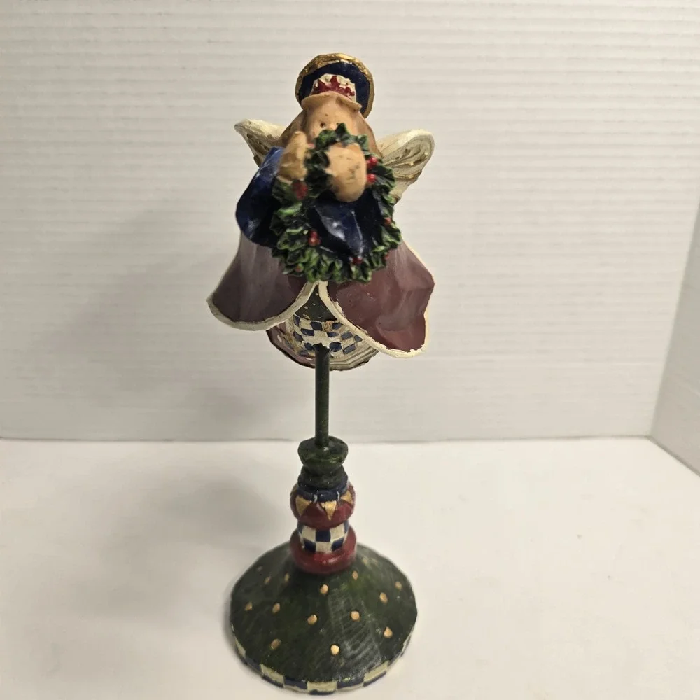 Angel Figurine Holding Wreath Christmas Holiday Decor Folk Art‎